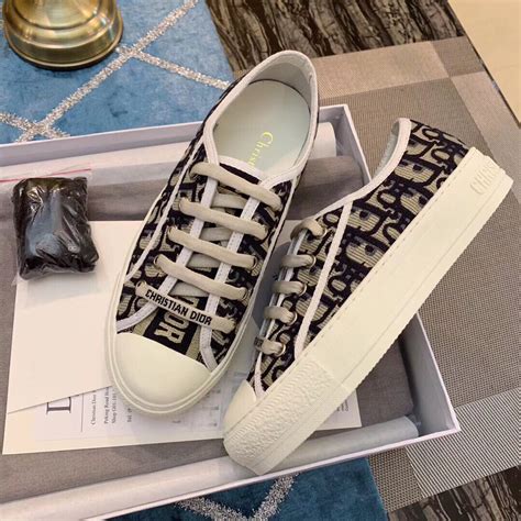 walk in dior sneakers